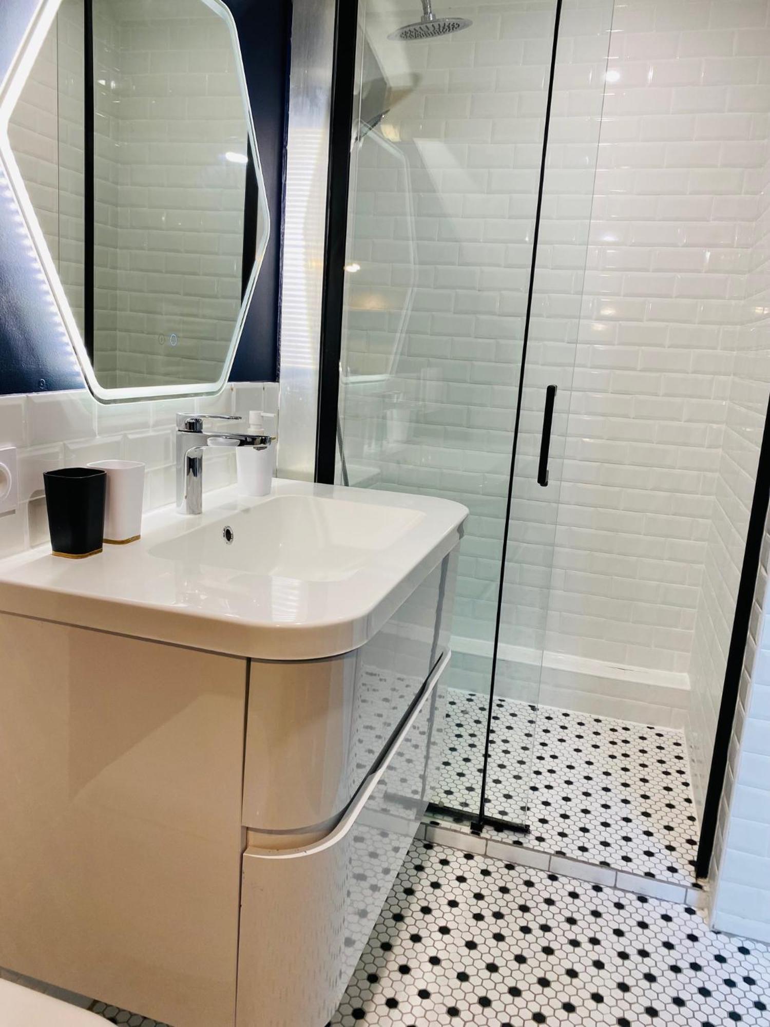 Apartment Douillet Et Coquet Climatise - Parking Prive Gratuit - Centre *